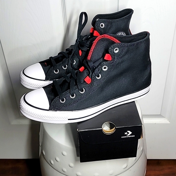 ☆ NIB Converse ☆ - Picture 6 of 9